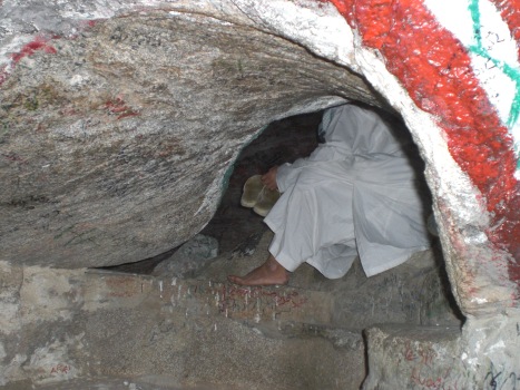 hole-cave-thaur1